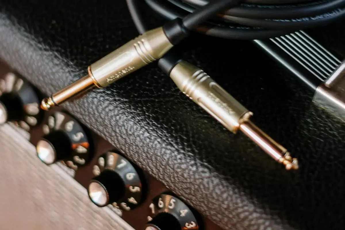 Feedback - a guitar amp and lead